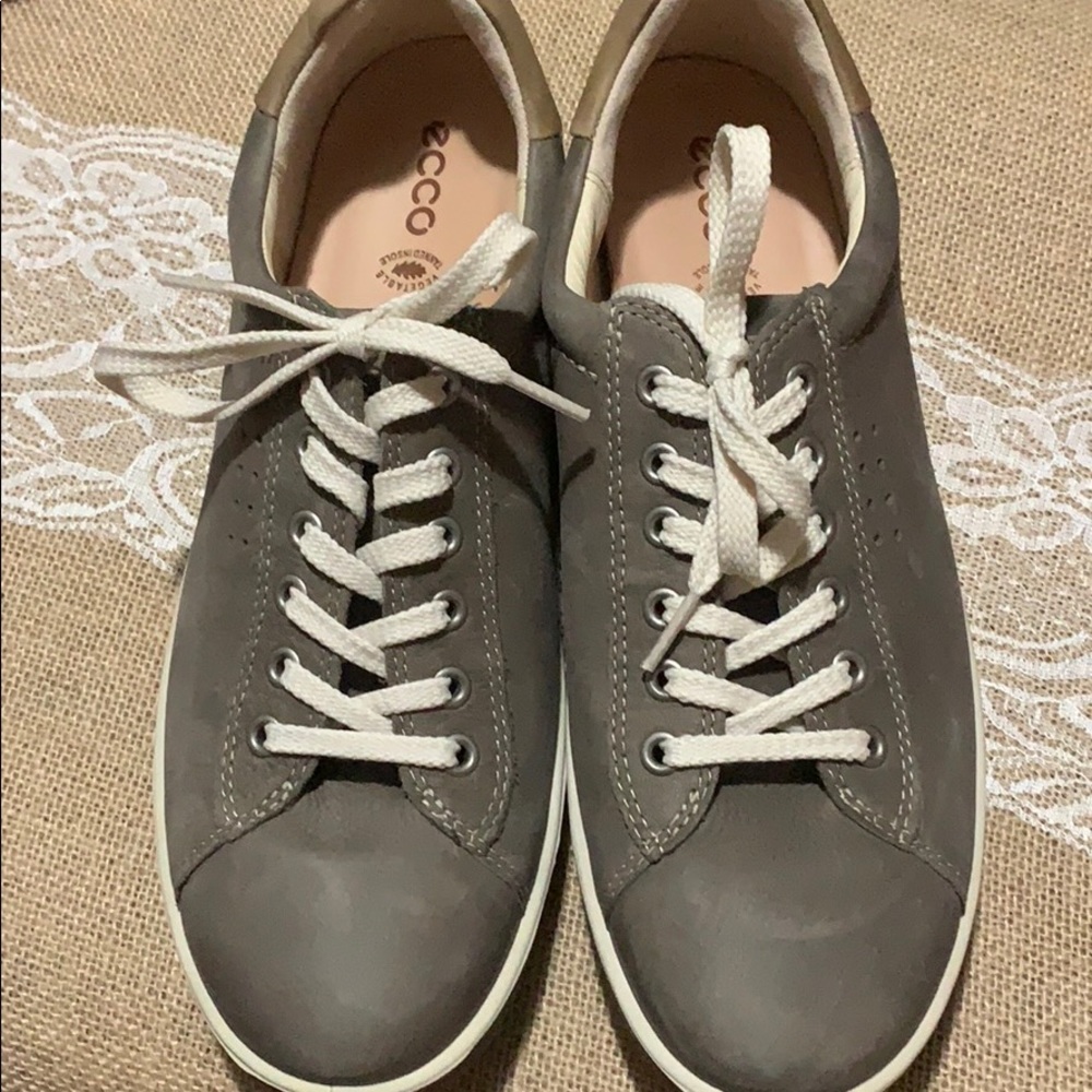 Ecco tennis shoes size 41. Size 10
